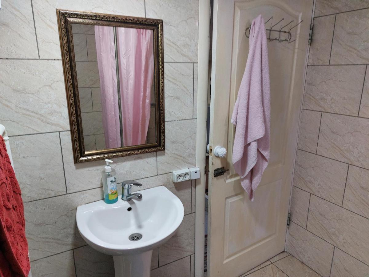 KONOK Center OSH Hotel Buitenkant foto