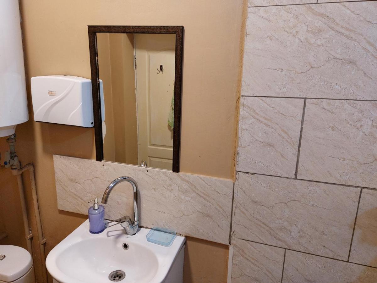 KONOK Center OSH Hotel Buitenkant foto