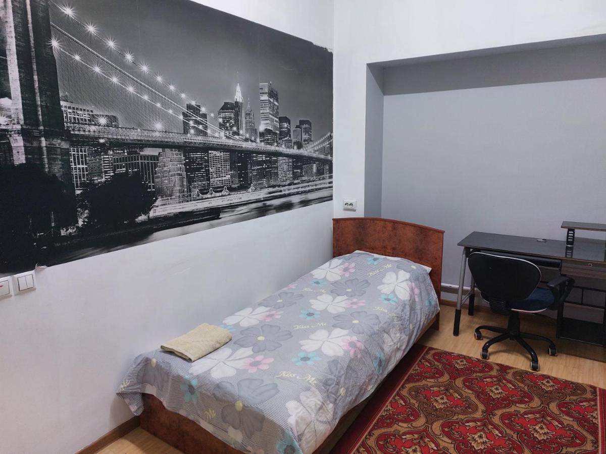KONOK Center OSH Hotel Buitenkant foto