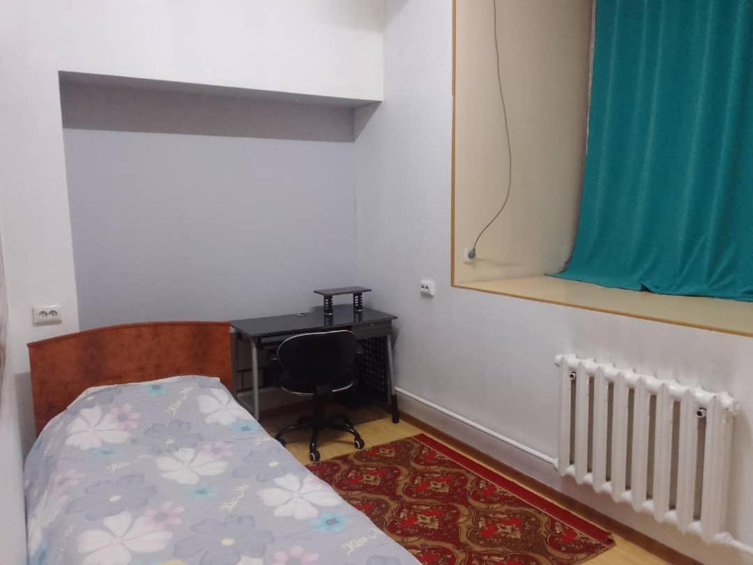 KONOK Center OSH Hotel Buitenkant foto